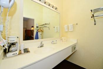 Manchester Heritage Inn & Suites Image 11