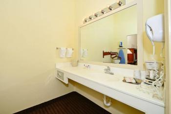 Manchester Heritage Inn & Suites Image 6