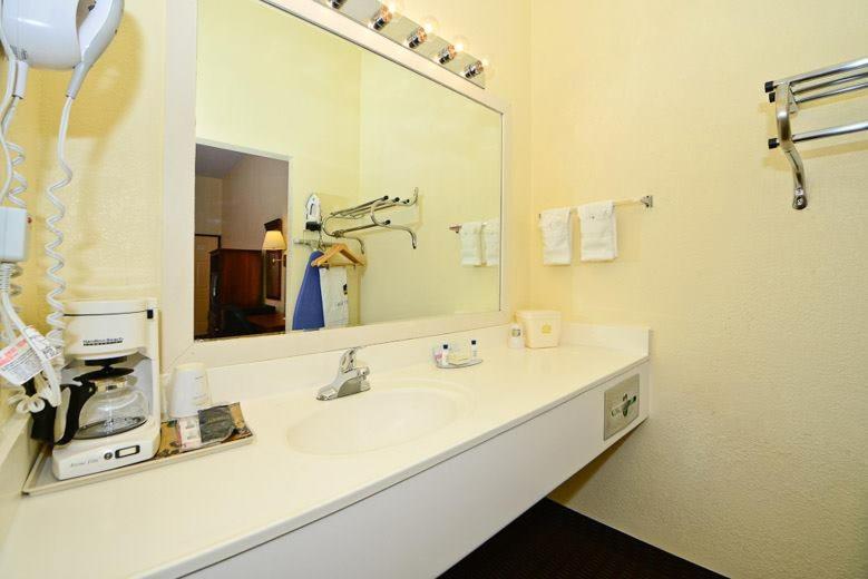 Room image 4